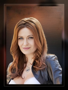 Allessa-Sngerin--khj